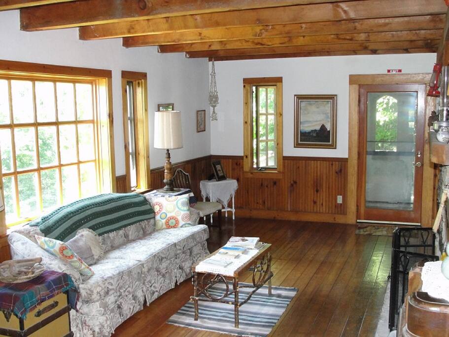 Hill Cottage Bed and breakfasts for Rent in La Farge, Wisconsin