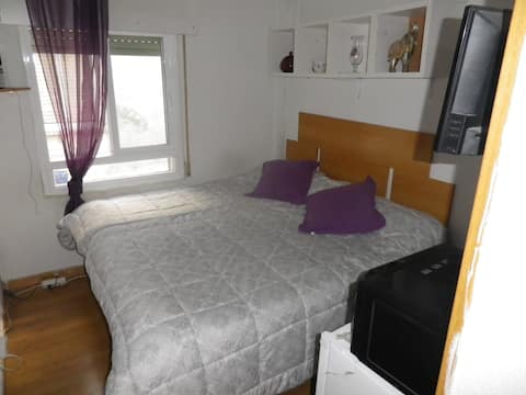 Full furnished nice room.  45 min down town Madrid