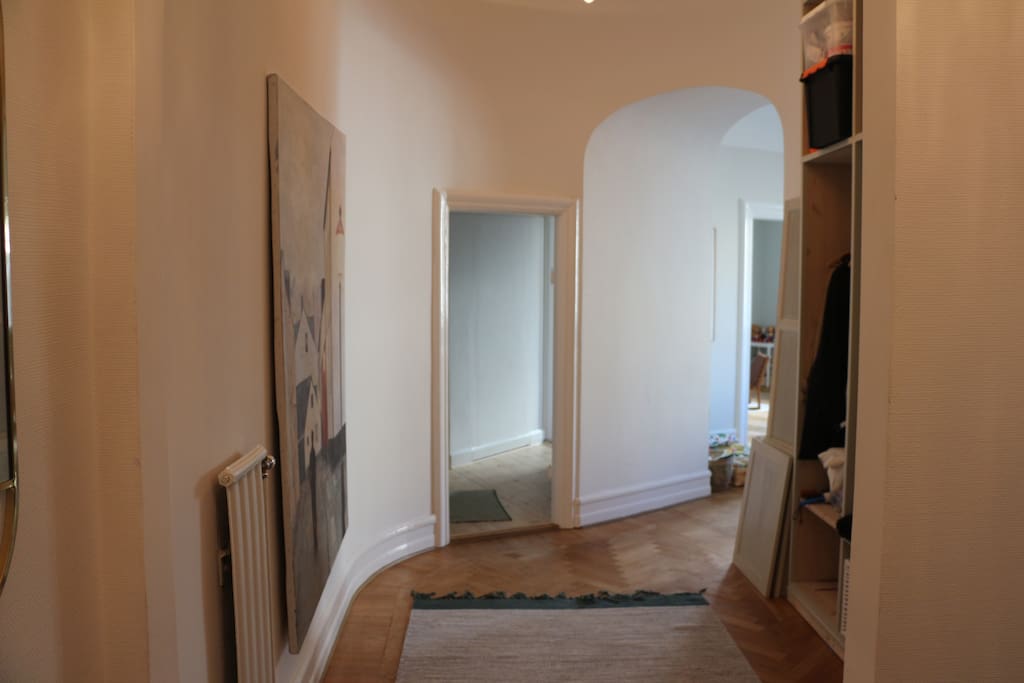 Hallway leading in to the dining room