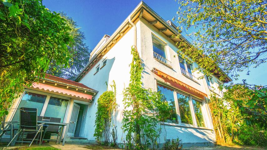 The Green House (150m²) Private Garden & Whirlpool