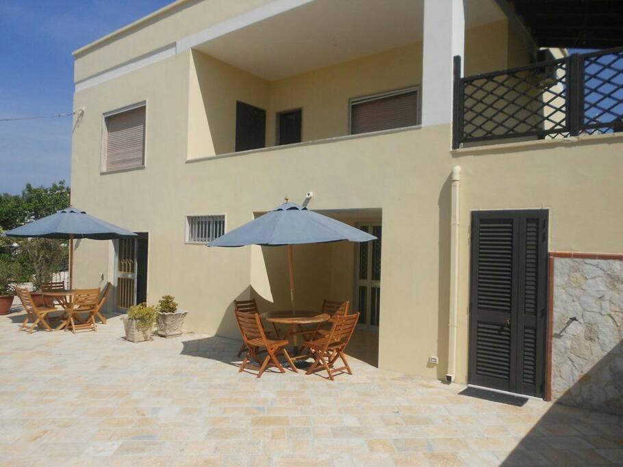 vista cortile con accesso all'appartamento