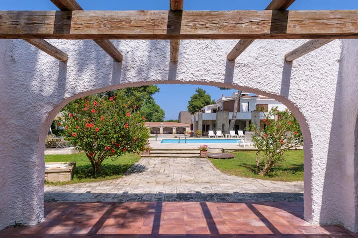 Villa con piscina vicino al mare