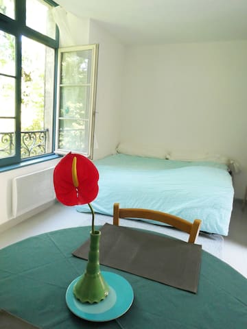 Niché sur les remparts