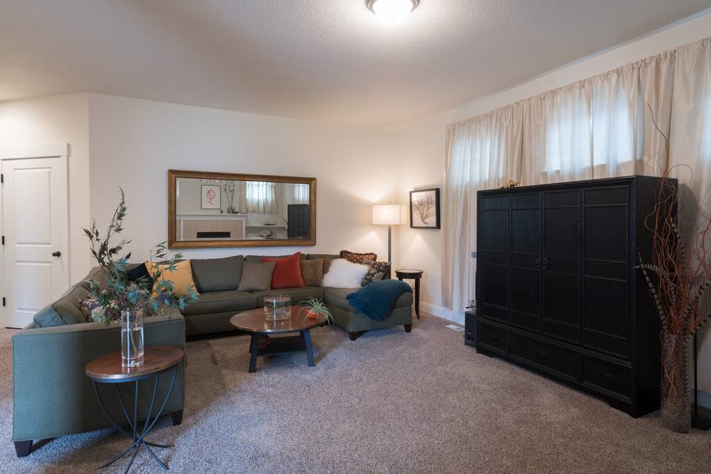 Entertainment center
