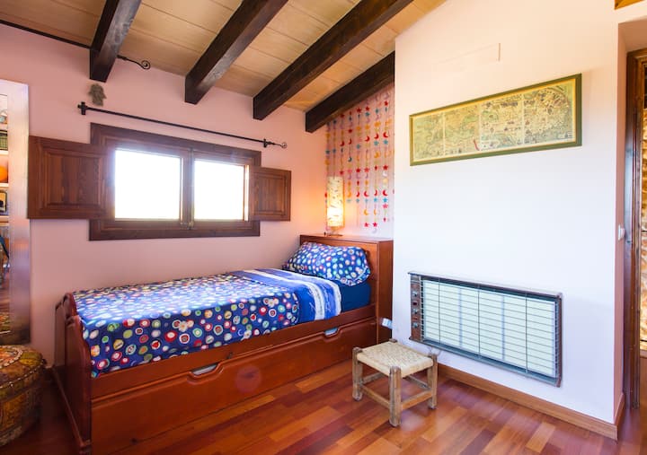 Საწოლი 190 სმ x 90 სმ და გამოსაწევი საწოლი 180 სმ x 90 სმ