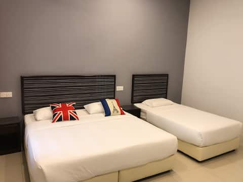 Weston-Triple Room with wifi (town)