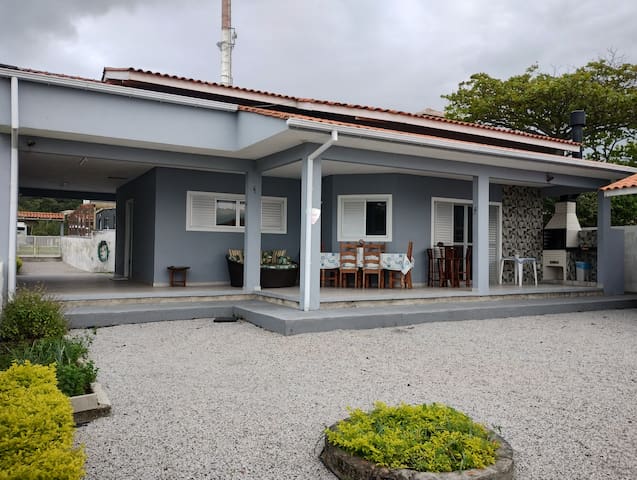 Entire home with 3 bedrooms in Florianpolis - Casa frente ao mar - Ribeirão da Ilha / Caiacanga