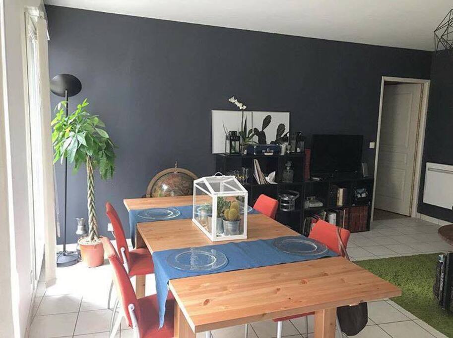 Séjour et table pour diner / Living room & dinner table