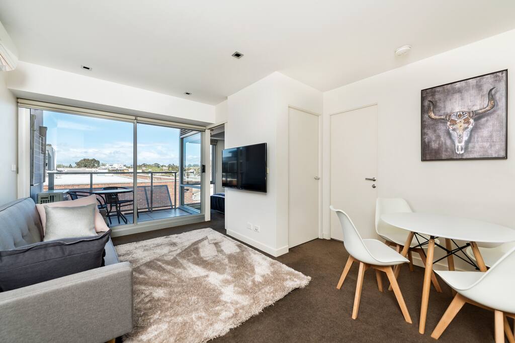 Lounge opens onto the balcony