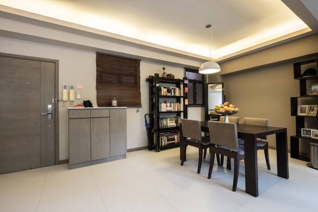 Entrance to the flat & dining area