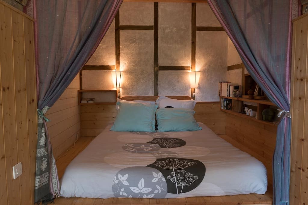 Chambre dans alcôve