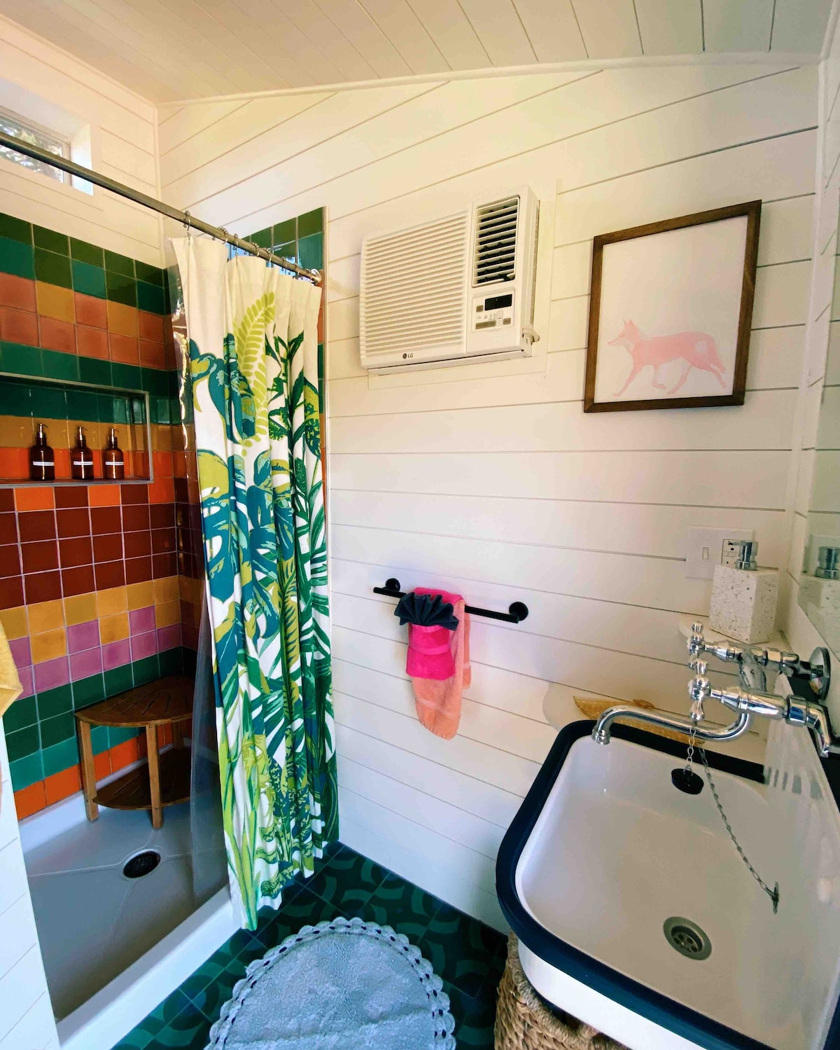 King Bed + 3 acres + private pool “BB”