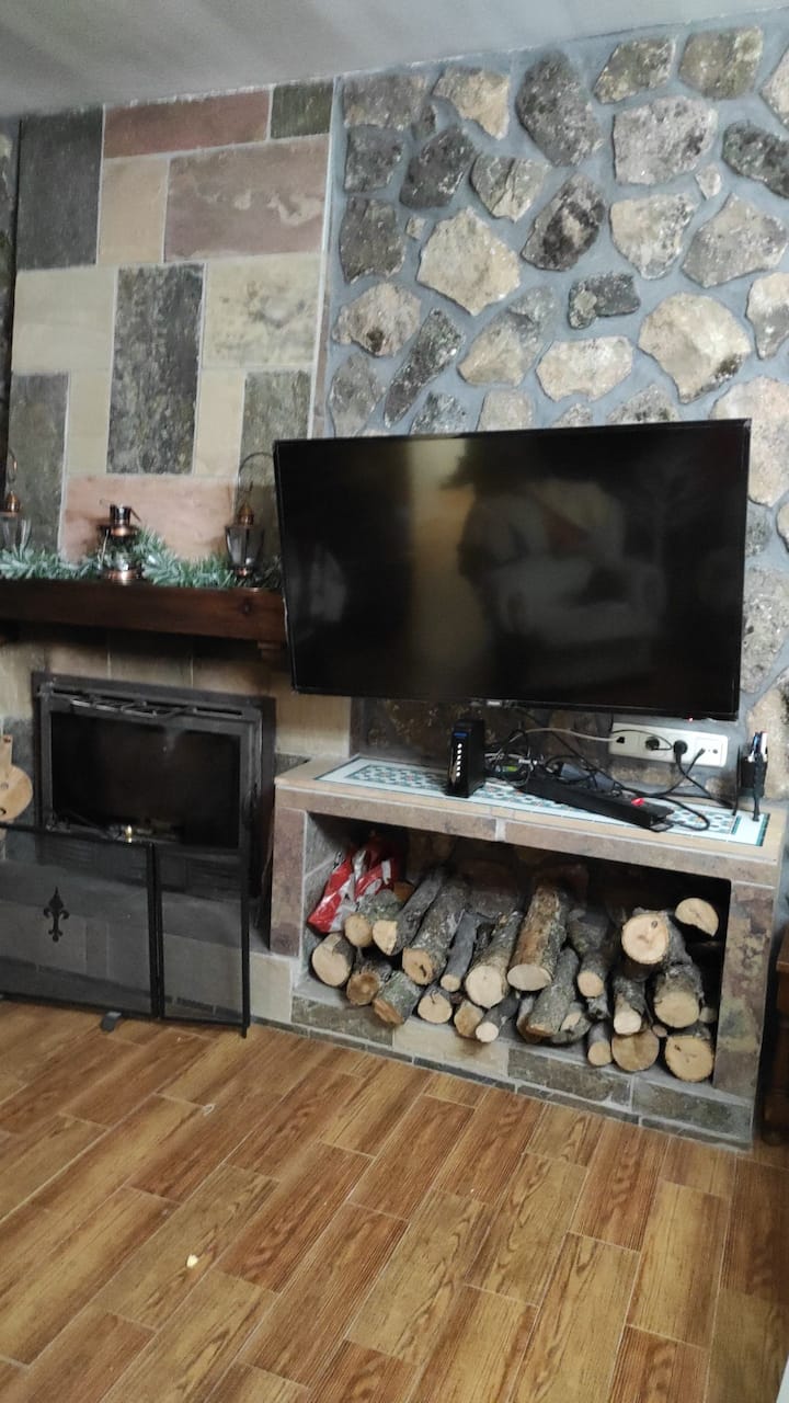 Casa Rural Con Jacuzzi, Sauna, Sala Cine Y Piscina - El Escorial