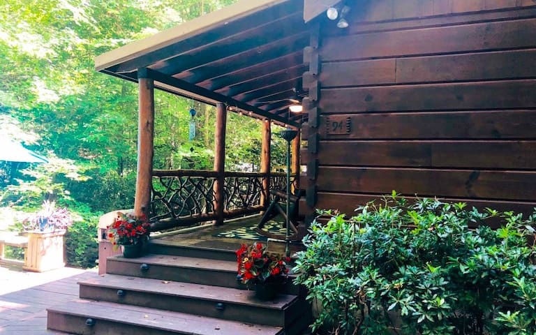 LULLWATER ontrailCREEK hottubFIREPIT*FLU SANITIZED