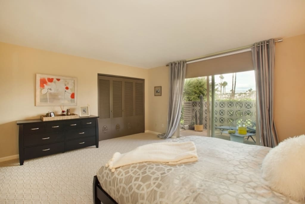 Master Bedroom (King Bed)