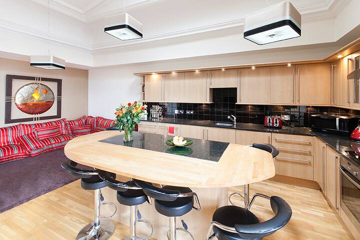 Advocates Penthouse – FREE WIFI gallery image 4