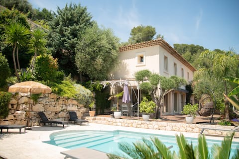prestigious villa with pool and panoramic view