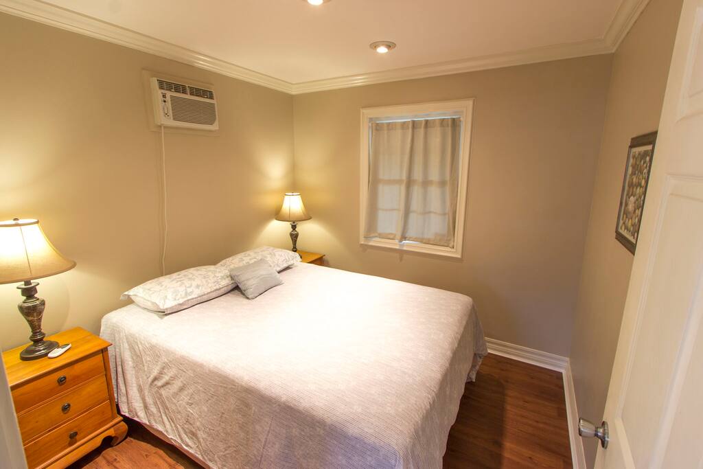 Bedroom 1: Queen Bed