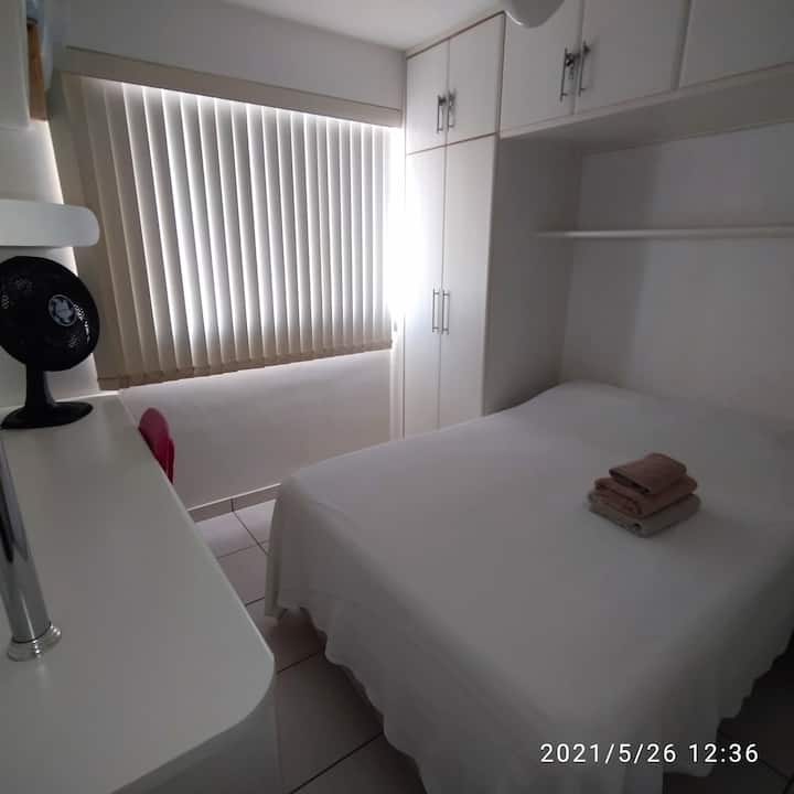 Spavaća soba s radnom površinom