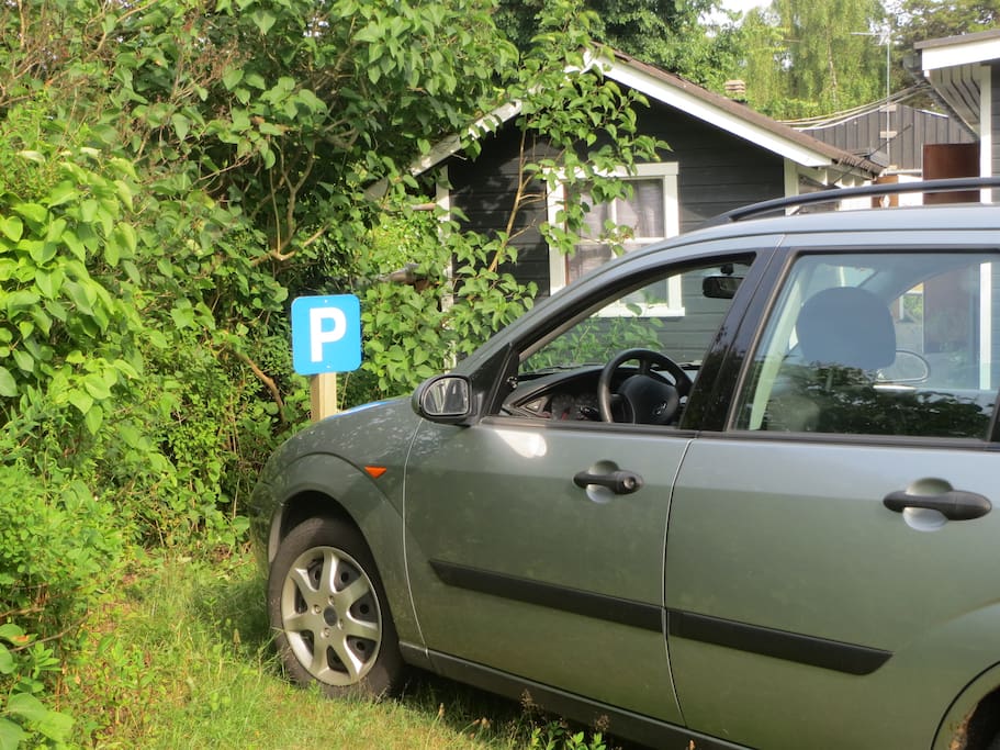 Parkering på grunden ved det blå P-skilt