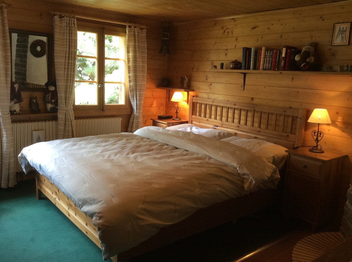 غرفة النوم المزدوجة في الطابق الأرضي. 