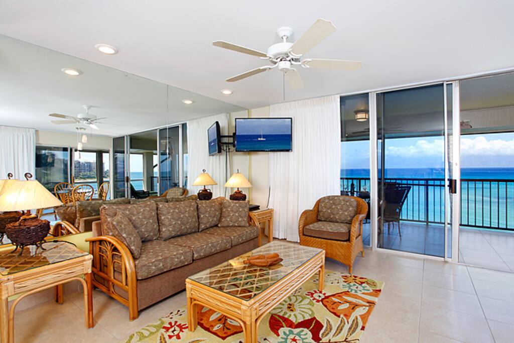 Fabulous Hawaiian décor throughout.