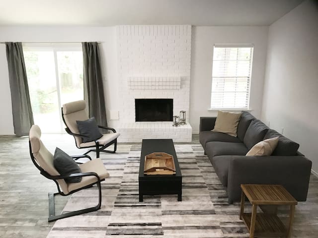 The Woodlands, NEWLY RENOVATED, BEAUTIFUL HOME