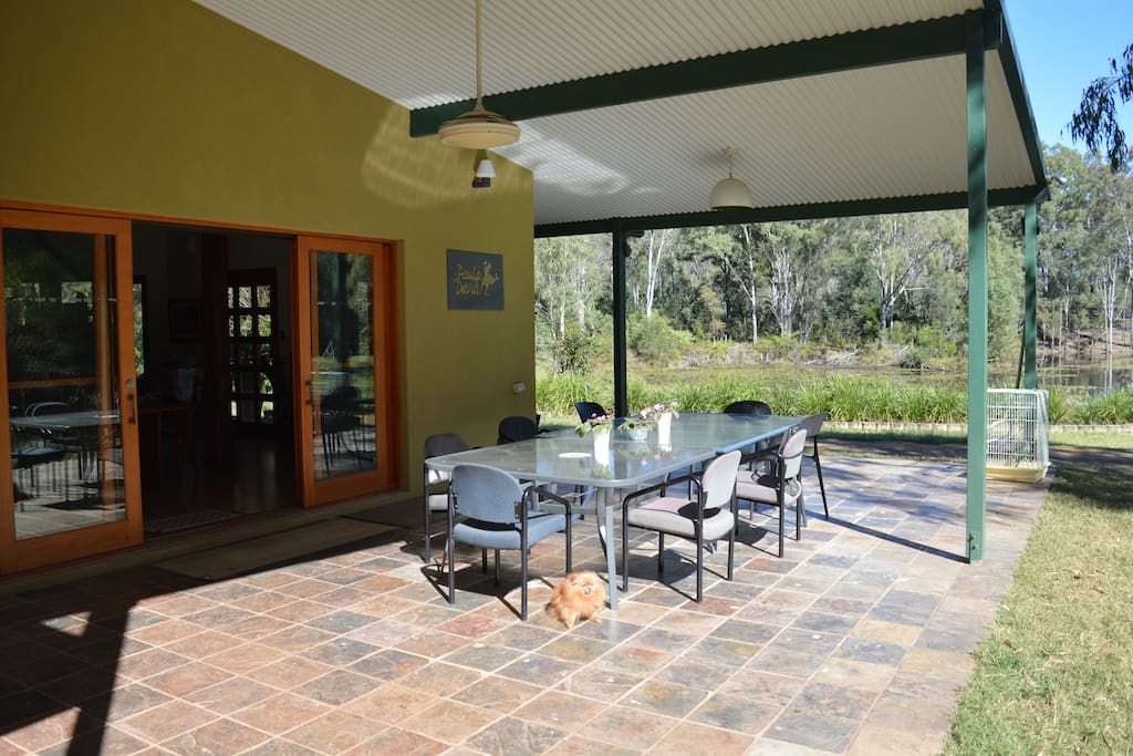 The terrace with a view over the lake