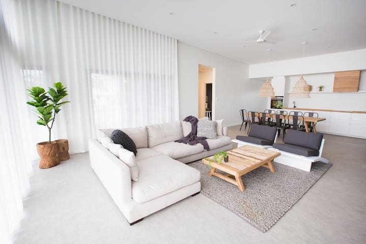 Lefties @ The Bay, Gracetown, Margaret River – NEW