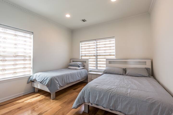 Beach front Dublex near jfk gallery image 5