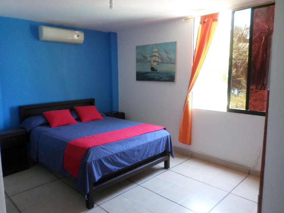 Alcoba doble con vista al mar, aire acondicionado y baño privado