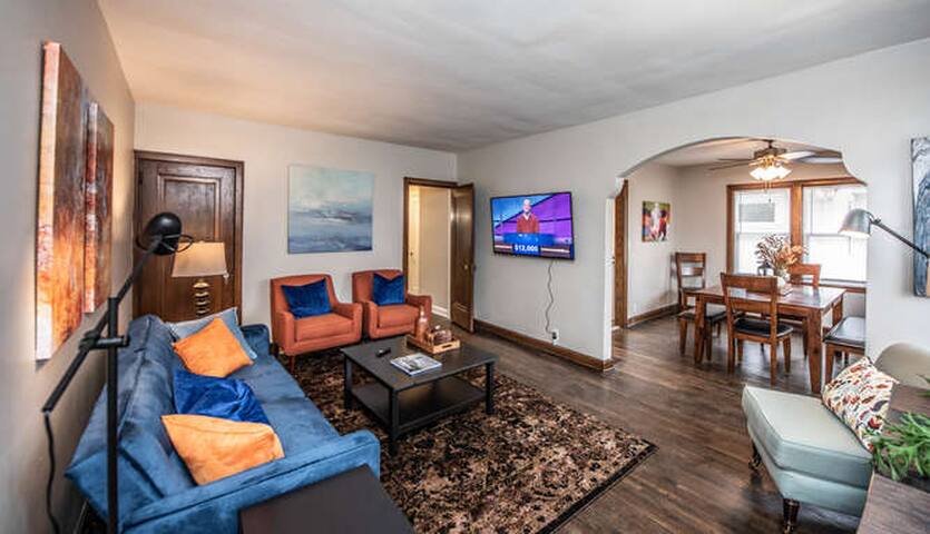 Entire Minnehaha Bungalow Lrail/DT/MOA by Lux Life gallery image 3