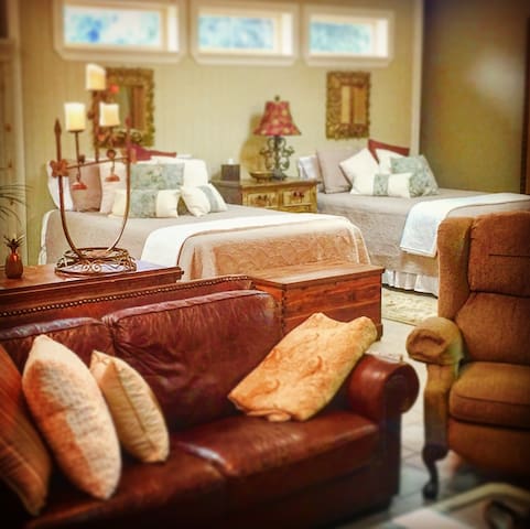 Guest House at BelleVue