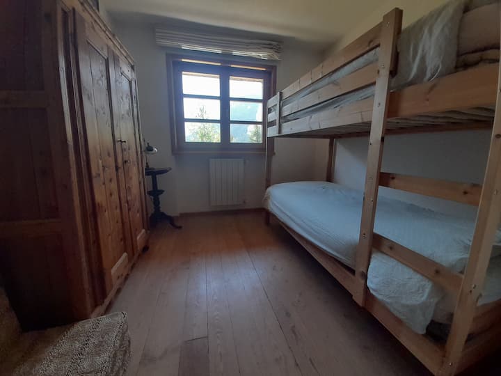 Altra stanza letto (ora con letto a castello) o Studio /( أخرى) غرفة النوم والاستوديو (الآن الواقع مجهز بسرير بطابقين)  (الغرفة 3)