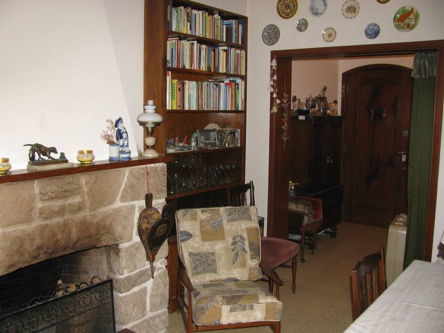 Parte del living y hall de entrada