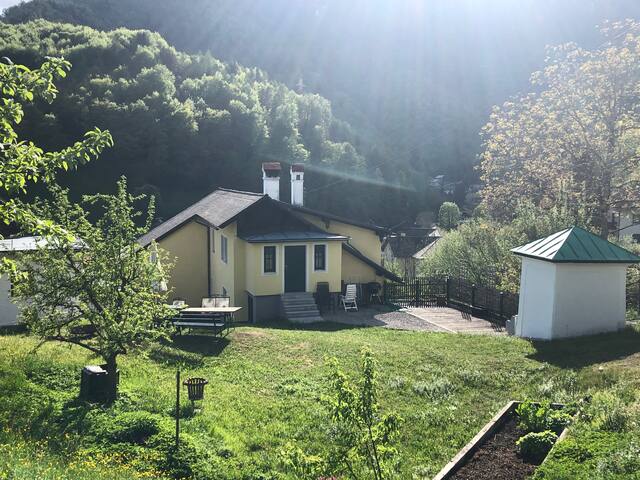 Film: Thank you for calling + Diskussion zu 5G. 19 March 2020. Kino Ebensee, Ebensee, AT The Weight + Parasol Caravan Kino Ebensee. 20 March 2020. Austrofred (A) - Kino Ebensee, 2019-09-07 | zarell.com