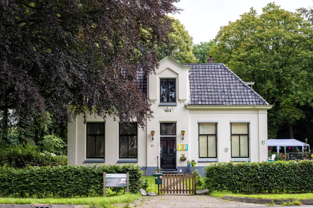 B&B Hierboven, welkom in de authentieke pastorie!
