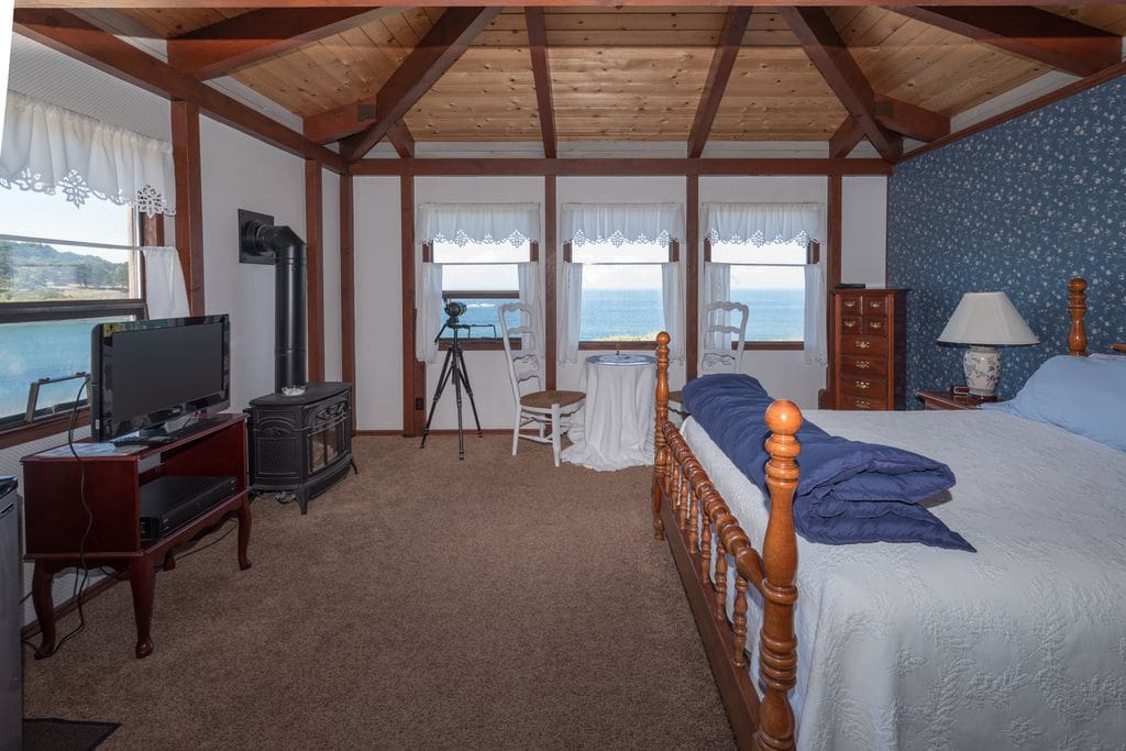 Ocean View Room with Queen Size Bed