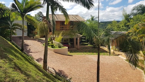 House with Barbecue and Pool in Telêmaco Borba