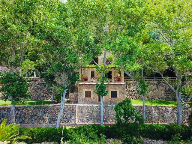 Es Racó d’Alconàsser. Unique, overlooking the sea gallery image 3