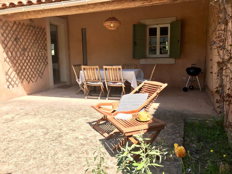 terrasse avec vue sur le Luberon