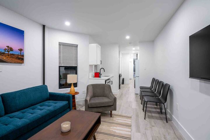 Modern 3 Bed 2 Bath East Village gallery image 2