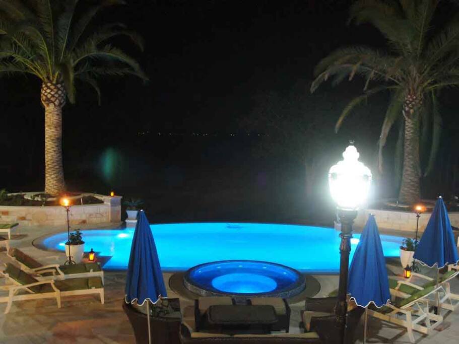 Jacuzzi- Spa for 10 people capacity