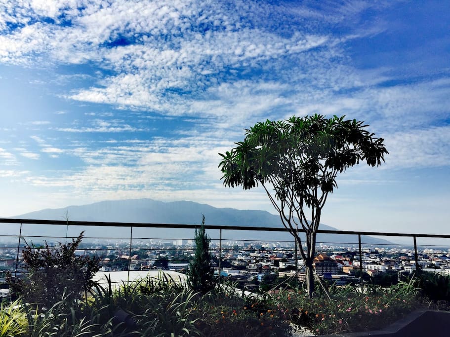 From the top floor, you will see a nice view of Su Thep mountain and sunset view.