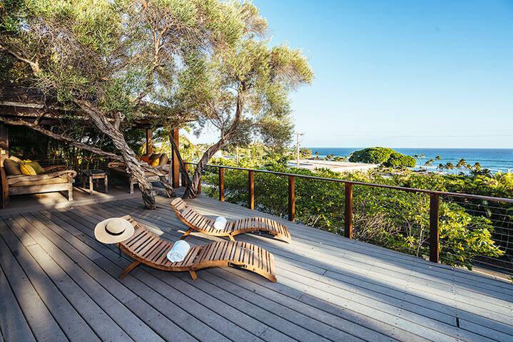 Spacious Modern Oceanview Hawaiian Barefoot Luxury gallery image 2