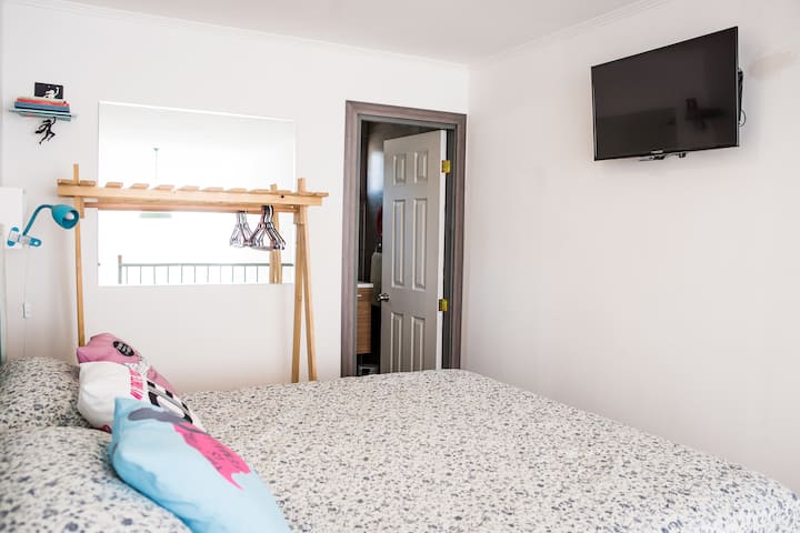 Acogedor dormitorio femme den