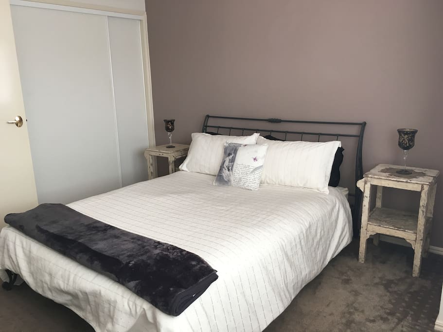 Bedroom Queen Bed