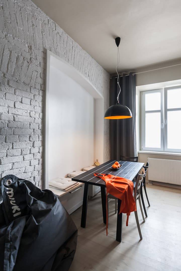 BONES & says HELLO! Airbnb