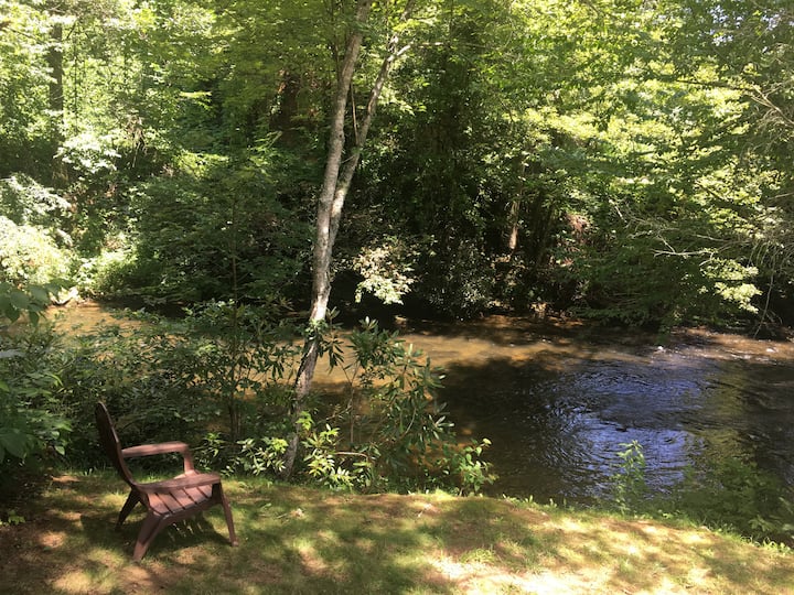 Log Cabin on Snowbird Creek Cabins for Rent in Robbinsville, North