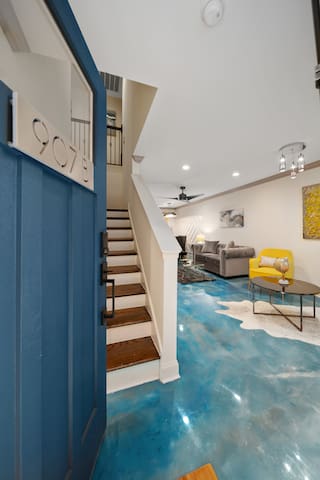 Beautiful Sophisticated Boutique B